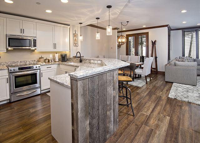 Renovated Ski-in/Ski-Out Condo | Great Location | Hot Tub & Pool 6