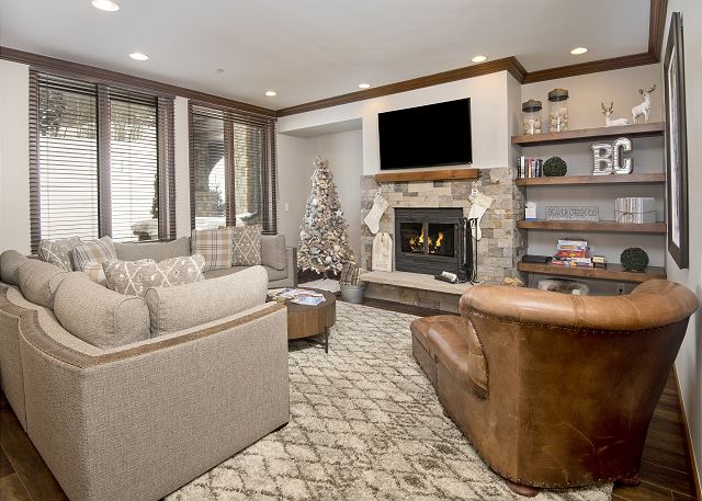 Renovated Ski-in/Ski-Out Condo | Great Location | Hot Tub & Pool 2