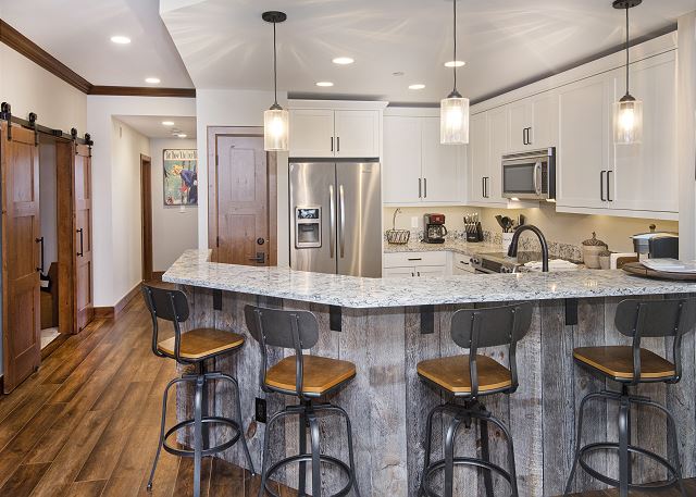 Renovated Ski-in/Ski-Out Condo | Great Location | Hot Tub & Pool 4