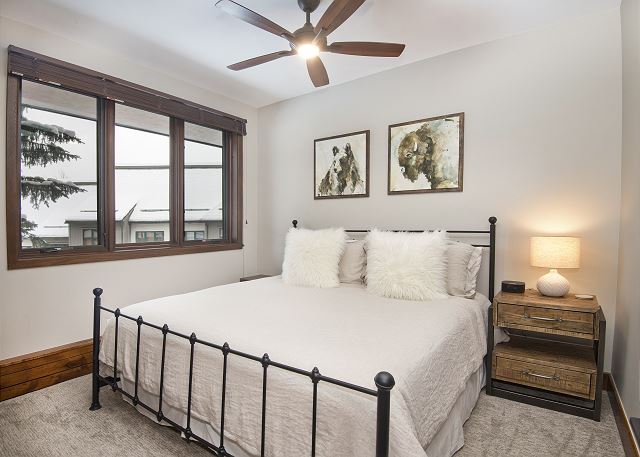 Renovated Ski-in/Ski-Out Condo | Great Location | Hot Tub & Pool 9