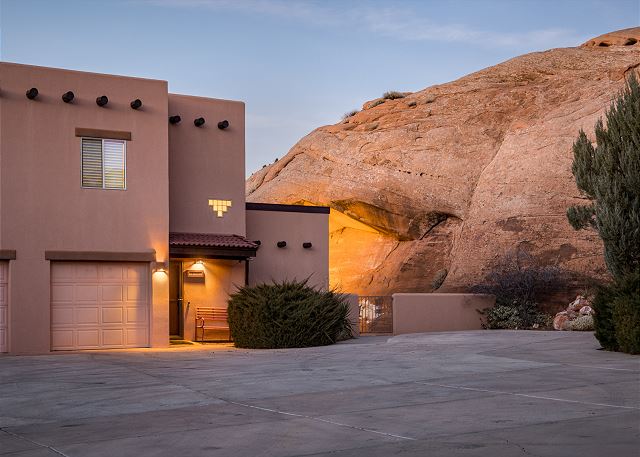 Private Hot Tub | Nestled in Towering Slickrock | Near Ntl Parks 6