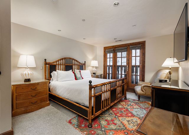 Walk to Avon | Free Shuttle to the Slopes | Heated Pool & Hot Tub 4