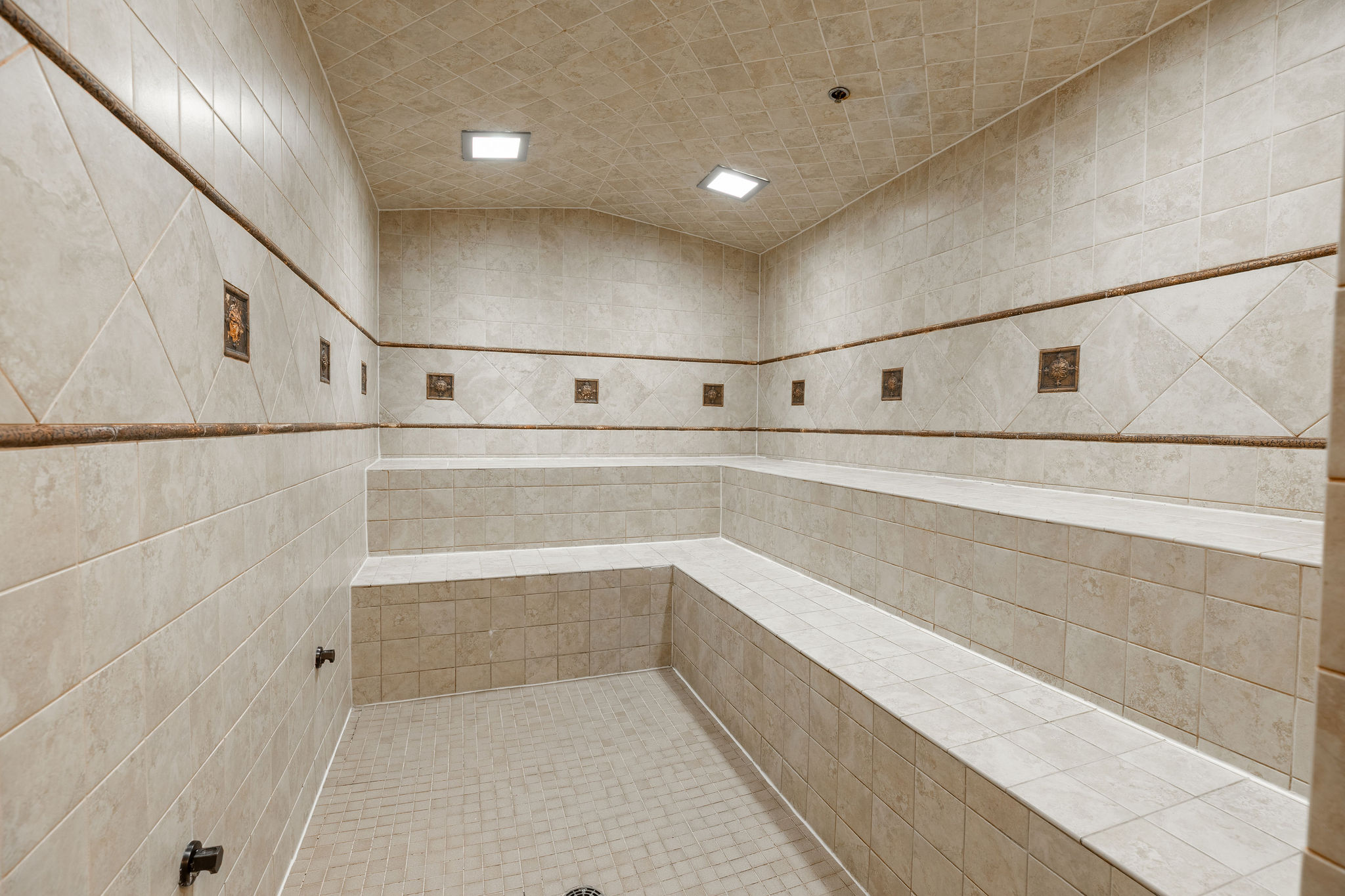 Walk to Avon | Free Shuttle to the Slopes | Heated Pool & Hot Tub | Photo 40