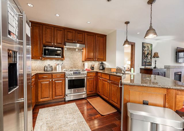 Walk to Avon | Free Shuttle to the Slopes | Heated Pool & Hot Tub 7