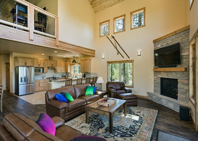 New Custom Home with Large Decks - Amazing Views - Pool Table/New Hot Tub 9