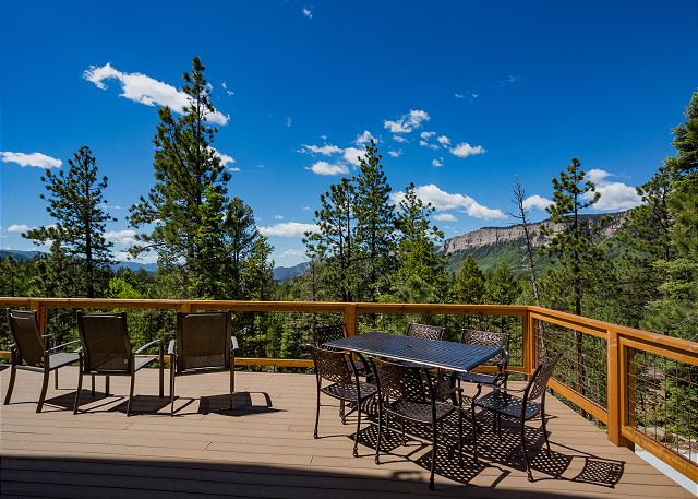 New Custom Home with Large Decks - Amazing Views - Pool Table/New Hot Tub