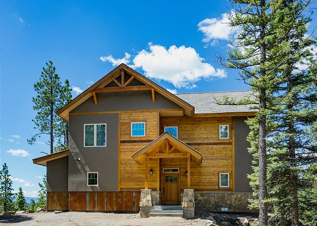 New Custom Home with Large Decks - Amazing Views - Pool Table/New Hot Tub 2