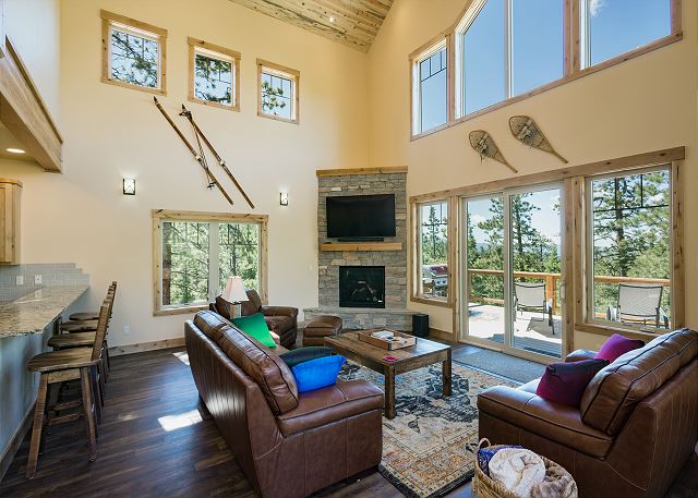 New Custom Home with Large Decks - Amazing Views - Pool Table/New Hot Tub 7