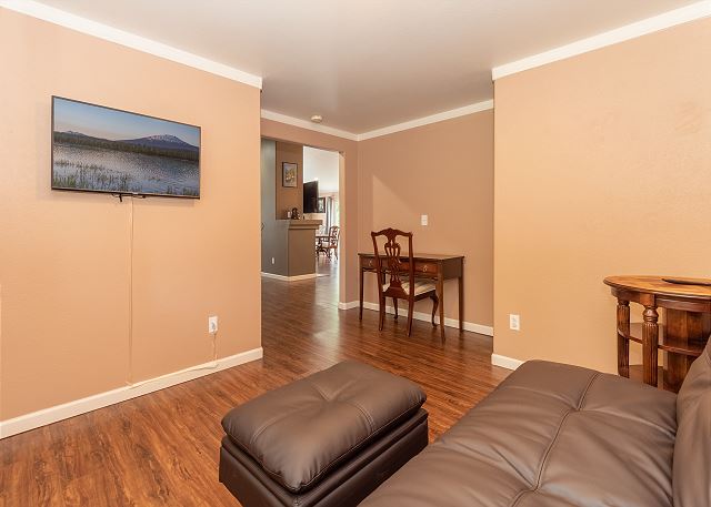 Furnished 30+ day rental close to Old Mill! Dog Friendly! 10