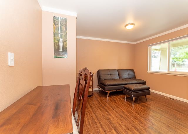 Furnished 30+ day rental close to Old Mill! Dog Friendly! 9