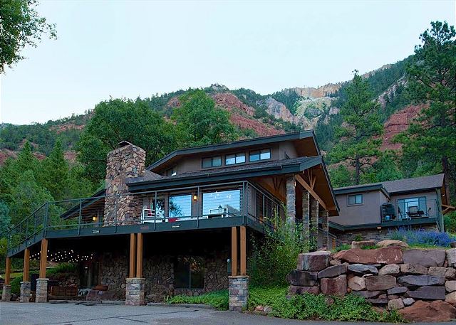 Luxury Home on 8 Acres - 9 Min. to DGO - Hot Tub/Fire Pit - Awesome Views - 5