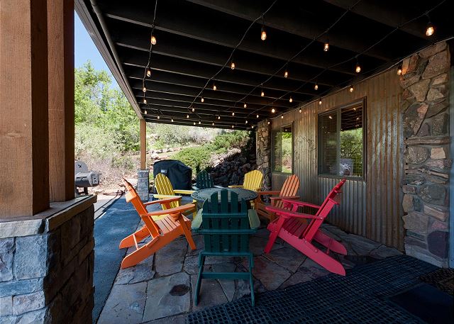 Luxury Home on 8 Acres - 9 Min. to DGO - Hot Tub/Fire Pit - Awesome Views - 7