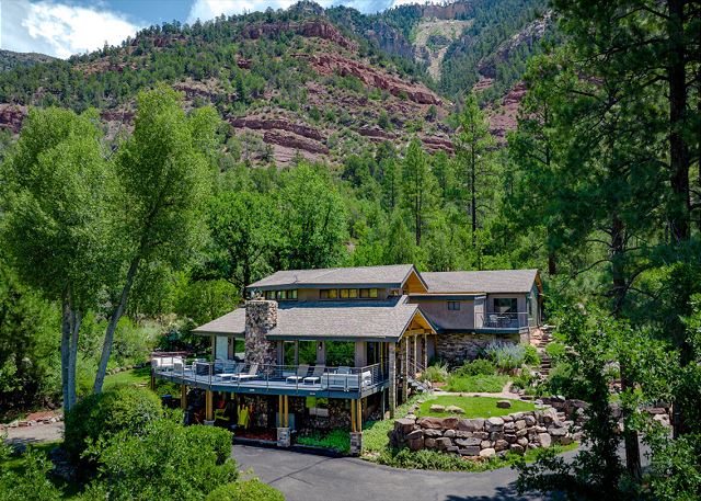Luxury Home on 8 Acres - 9 Min. to DGO - Hot Tub/Fire Pit - Awesome Views - 2