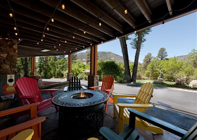 Luxury Home on 8 Acres - 9 Min. to DGO - Hot Tub/Fire Pit - Awesome Views - 6