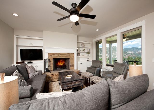 Custom Home - Amazing Views/Huge Deck - 3 miles to downtown - AC/Hot Tub 7