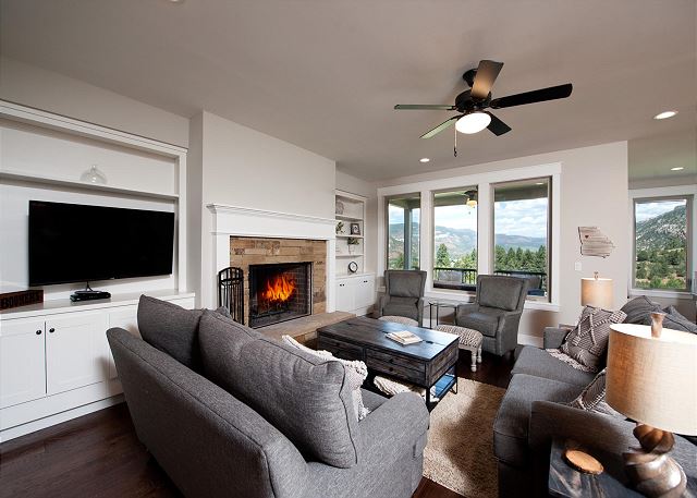 Custom Home - Amazing Views/Huge Deck - 3 miles to downtown - AC/Hot Tub 8