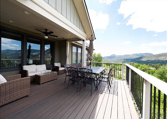 Custom Home - Amazing Views/Huge Deck - 3 miles to downtown - AC/Hot Tub 3