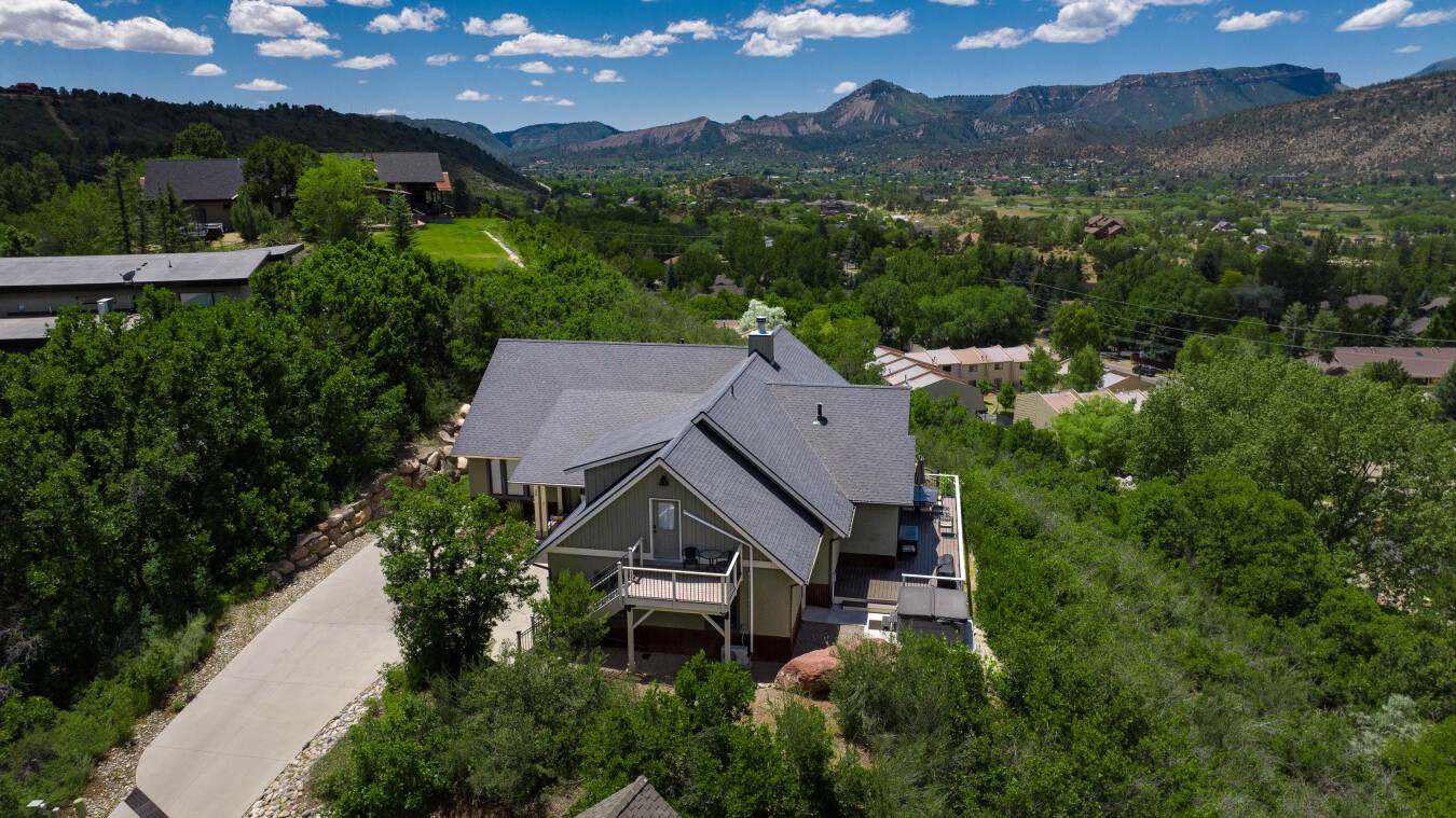 Custom Home - Amazing Views/Huge Deck - 3 miles to downtown - AC/Hot Tub | Photo 23