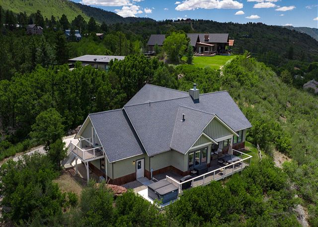 Custom Home - Amazing Views/Huge Deck - 3 miles to downtown - AC/Hot Tub 2