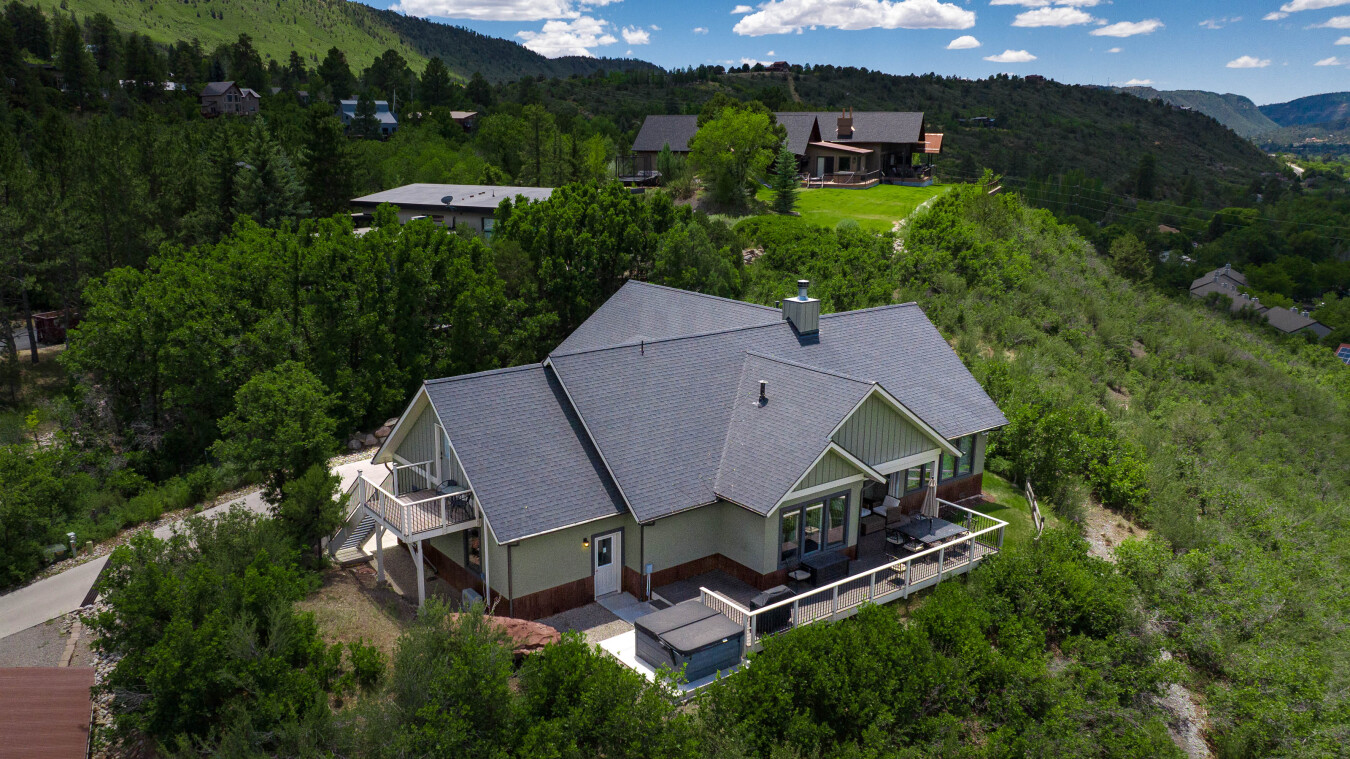 Custom Home - Amazing Views/Huge Deck - 3 miles to downtown - AC/Hot Tub | Photo 2