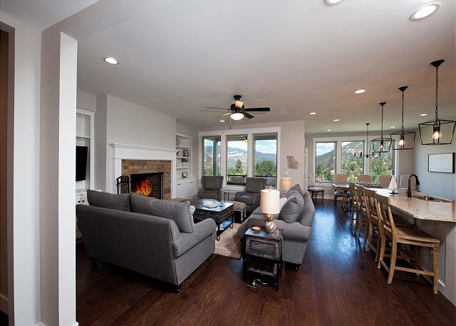 Custom Home - Amazing Views/Huge Deck - 3 miles to downtown - AC/Hot Tub 6