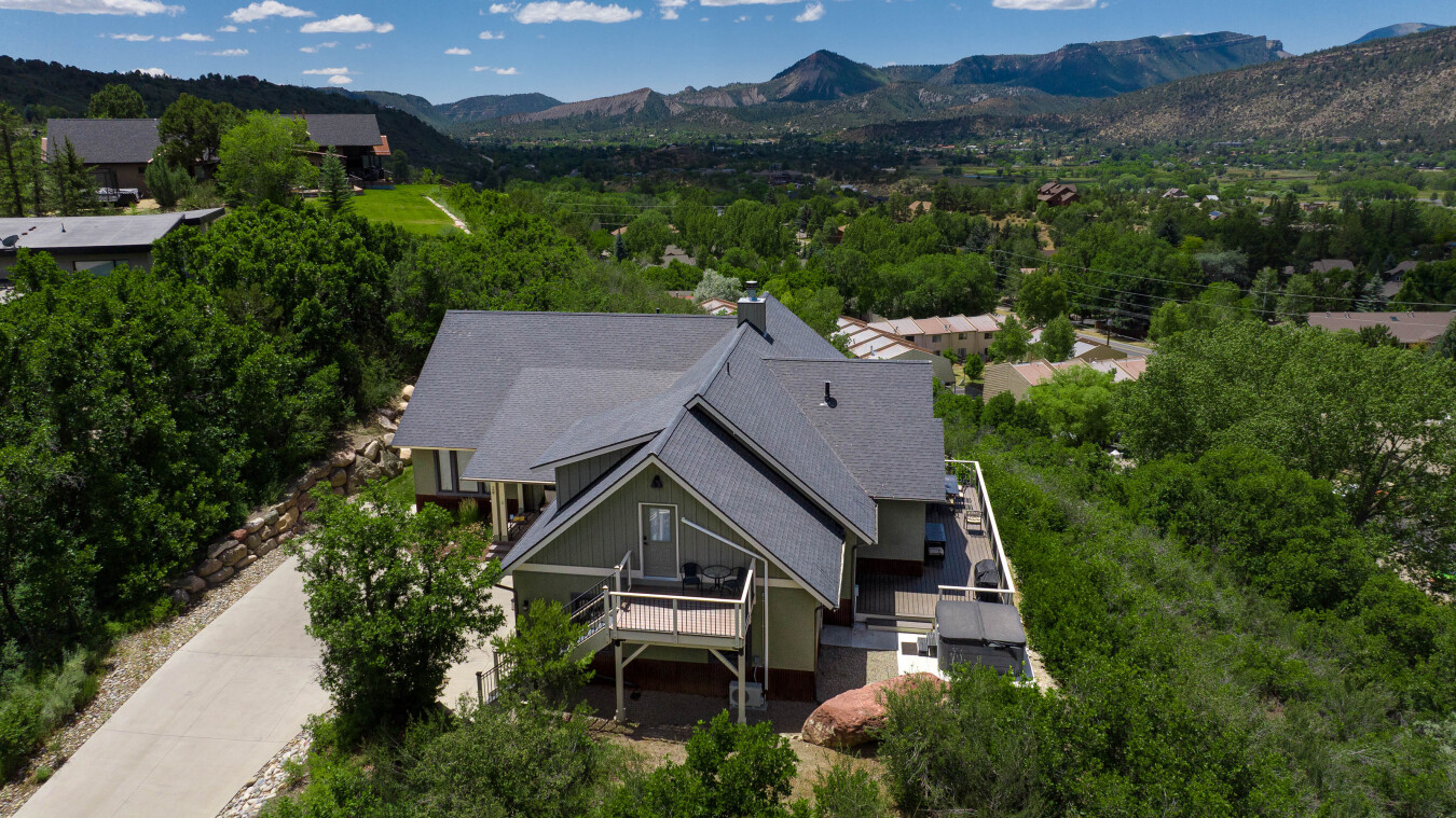 Custom Home - Amazing Views/Huge Deck - 3 miles to downtown - AC/Hot Tub | Photo 45