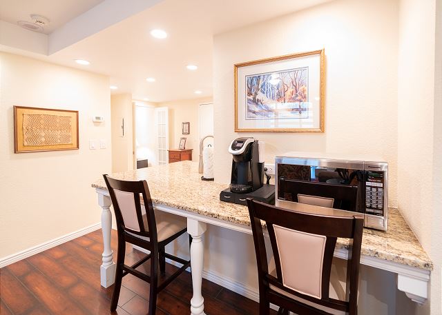 Remodeled Downtown Condo-19th floor- gym-Amazing Views 4