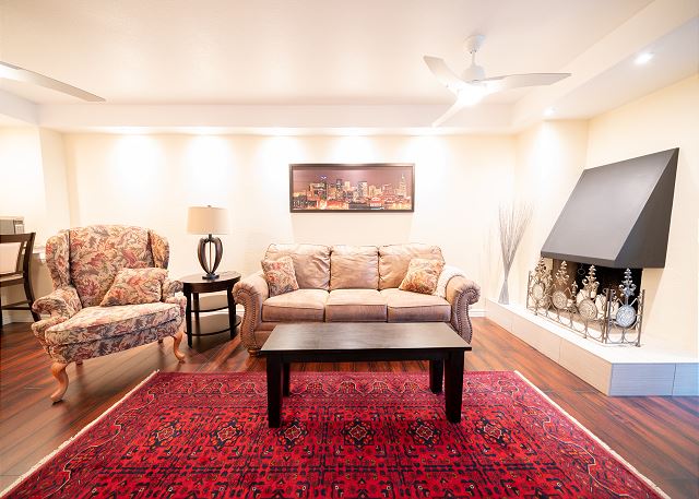 Remodeled Downtown Condo-19th floor- gym-Amazing Views 3