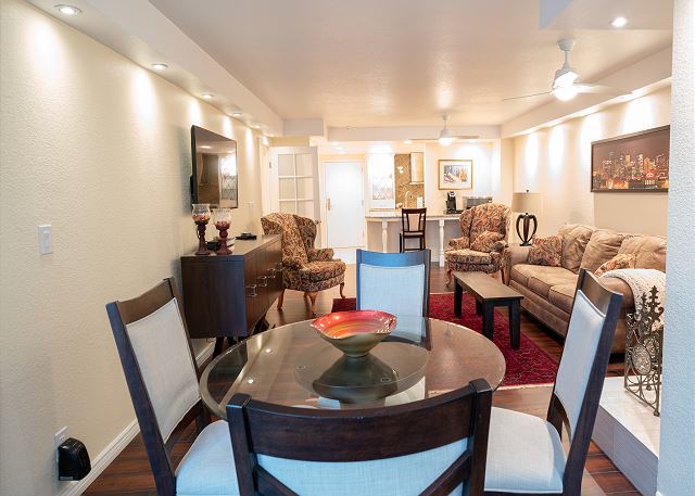 Remodeled Downtown Condo-19th floor- gym-Amazing Views 7