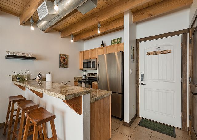 Updated Pet Friendly Condo - Walk to Main Street - Central AC 6