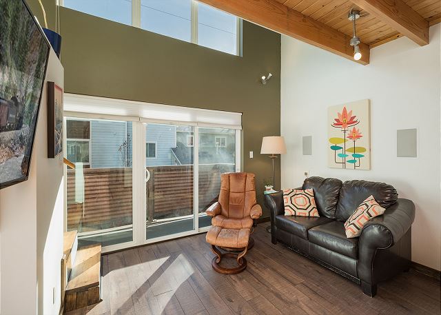 Updated Pet Friendly Condo - Walk to Main Street - Central AC 8