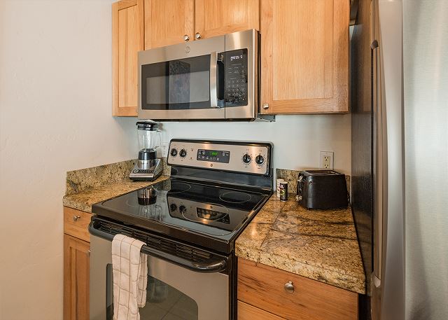Updated Pet Friendly Condo - Walk to Main Street - Central AC 7