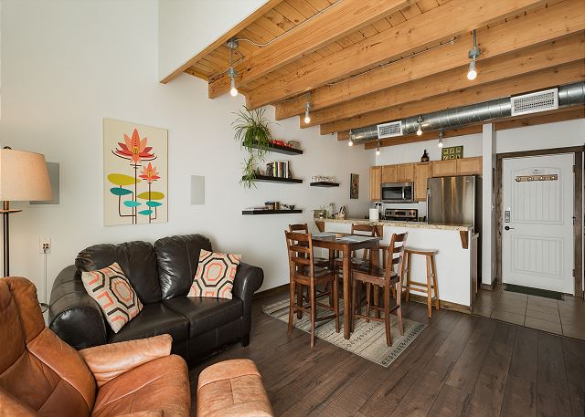 Updated Pet Friendly Condo - Walk to Main Street - Central AC 2