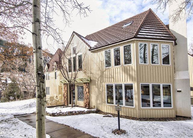 Riverfront Townhome | Private Fly Fishing on Eagle River | Great Ski Access 2