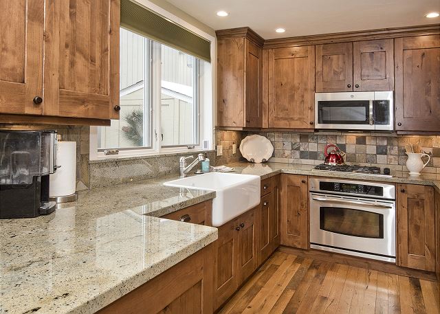 Riverfront Townhome |Private Fly Fishing on Eagle River| Great Ski Access 9