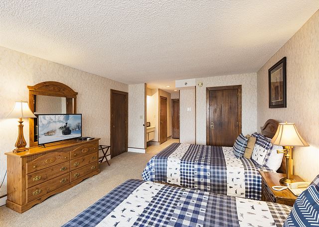 Birdie's Bluff (#102) | Mountain Views - Golf - AC/Pool/Hot Tub 3