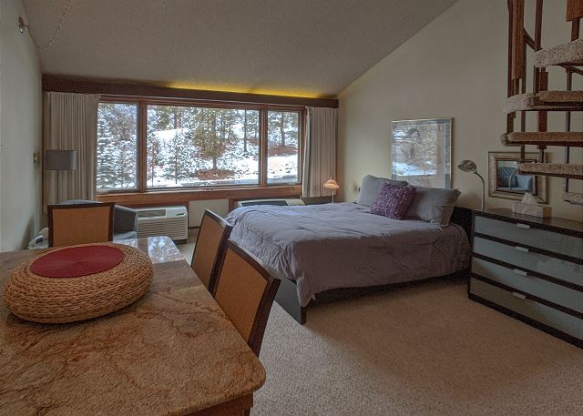 10 min to Ski - A/C - Golf - Shared Pool & Hot Tub - Loft #210