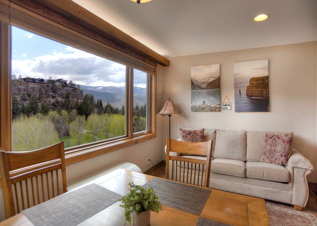 Falcon Crest (#229) |10 min to Ski - Golf - AC - Pool/Hot Tub - Views