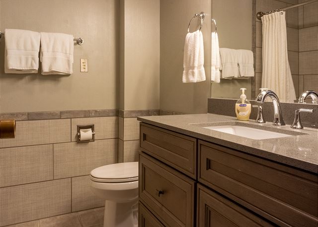 Summit Studio (#232) |10 min to Ski - Pool/Hot Tub - Golf - A/C - Views 7