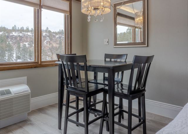 Summit Studio (#232) |10 min to Ski - Pool/Hot Tub - Golf - A/C - Views 10