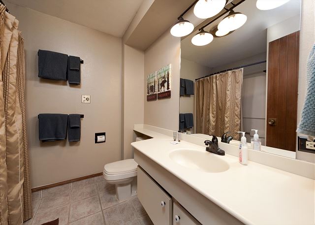 The Lazy Bear Lodge (#236) | Pool, Near Ski, Mtn Views - Golf/AC/Hot Tub 10