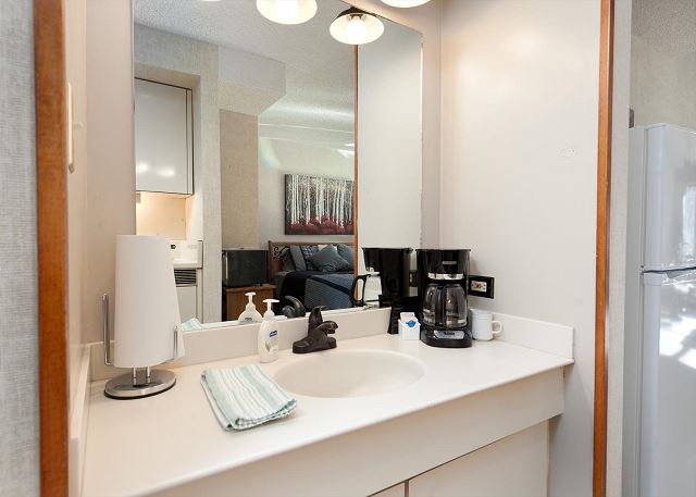 The Hideout (#314) | 10 min to Ski, AC, Golf, Pool, HotTub, Pickleball 9