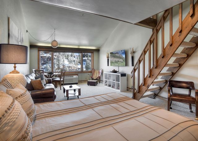 Skyline Loft (#511) | Near Ski - Golf - Mtn Views - AC/Pool/Hot Tub