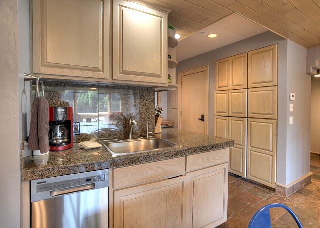 The Blue Engineer (#515) |Near Ski - Golf/Pool/Hot Tub/AC - End Unit Views 10