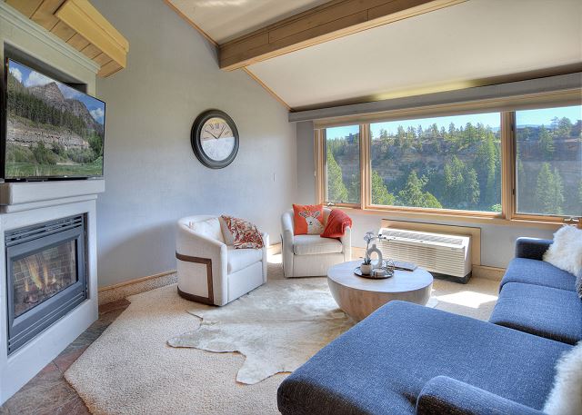 The Blue Engineer (#515) |10 min Ski - Golf/Pool/Hot Tub/AC - End Unit Views