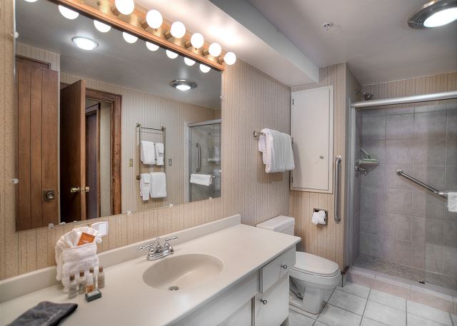 Fifth Green Condo (#713) | Golf - AC/Pool/HotTub/Deck - Near Ski 10