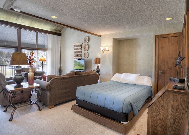 Fifth Green Condo (#713) | Golf - AC/Pool/HotTub/Deck - Near Ski 7