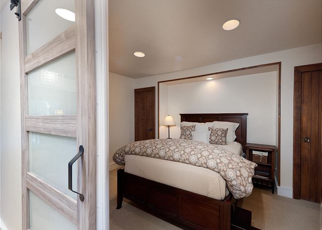 Modern Tee (#761) | 10 min to Ski - On Golf Course - AC/Pool/Hot Tub 6