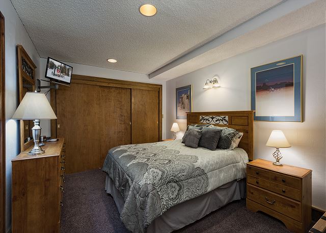 Whistle Stop (#818) | 10 min to Ski - Private Deck - Golf - AC/Pool/HotTub 10