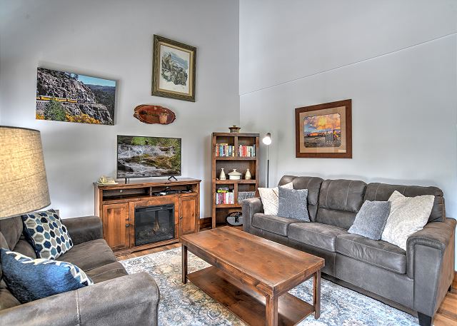 Whistle Stop | AC, Pool, Hot Tub, Golf & Ski 2